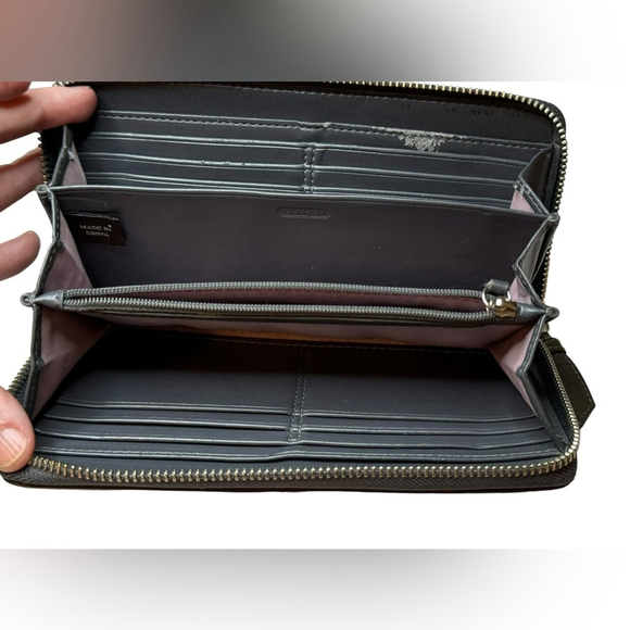 Coach Zip Around Wallet Wristlet. Embossed Glossy Patent green - Picture 3 of 5